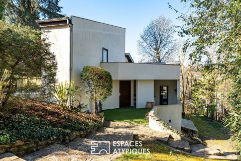 Superb architect-designed house and its independent apartment on the ground floor