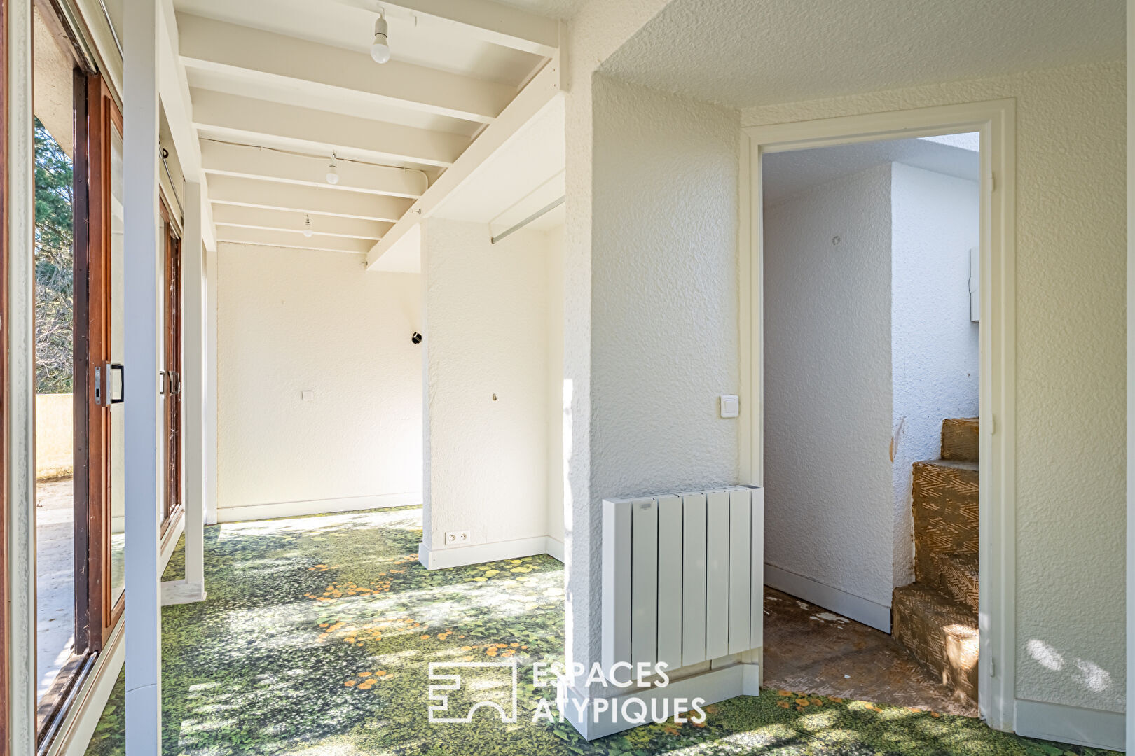 Superb architect-designed house and its independent apartment on the ground floor