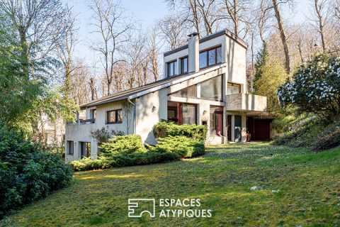 Superb architect-designed house and its independent apartment on the ground floor