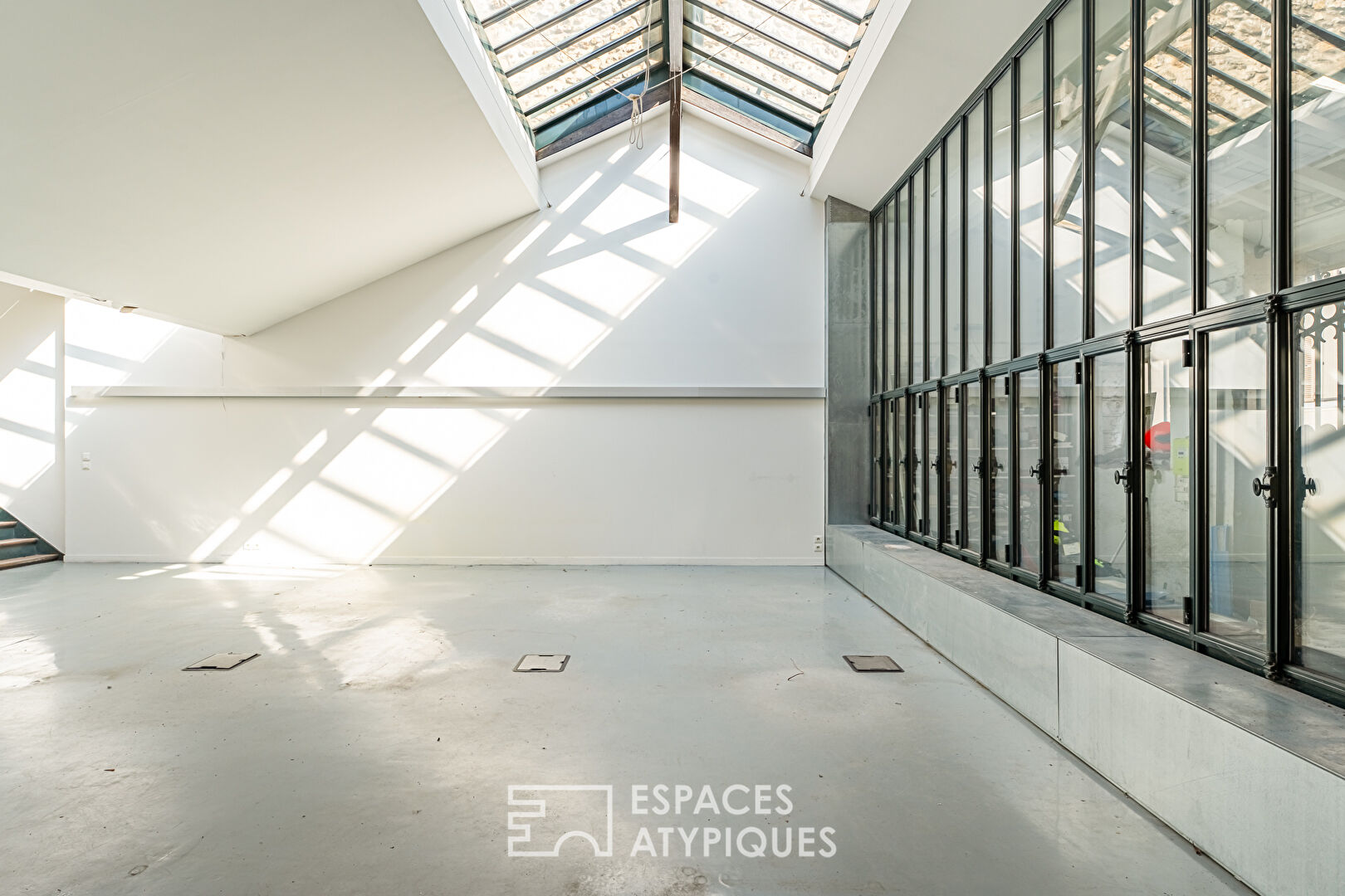House with its exceptional loft and garden in the heart of Versailles