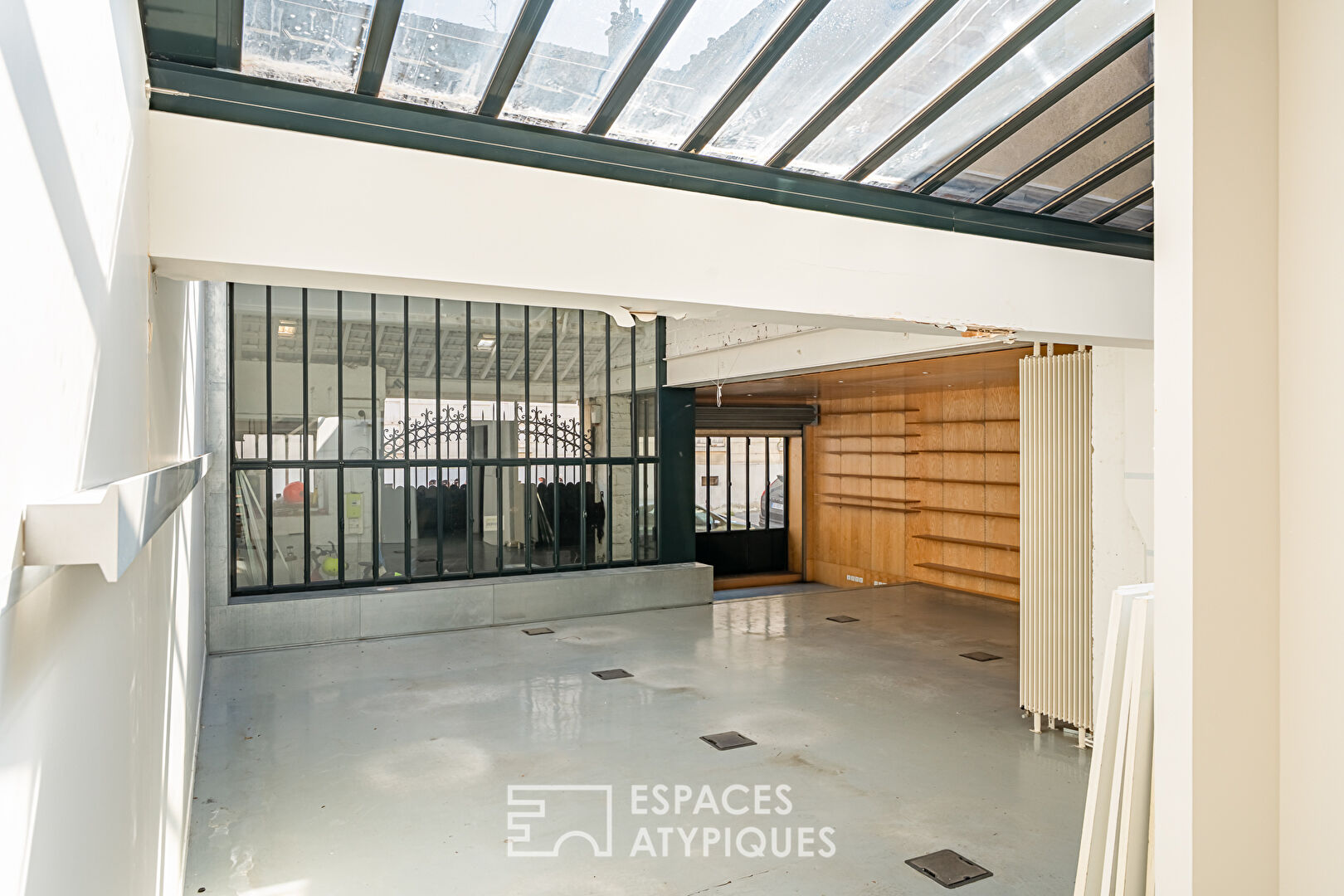 House with its exceptional loft and garden in the heart of Versailles