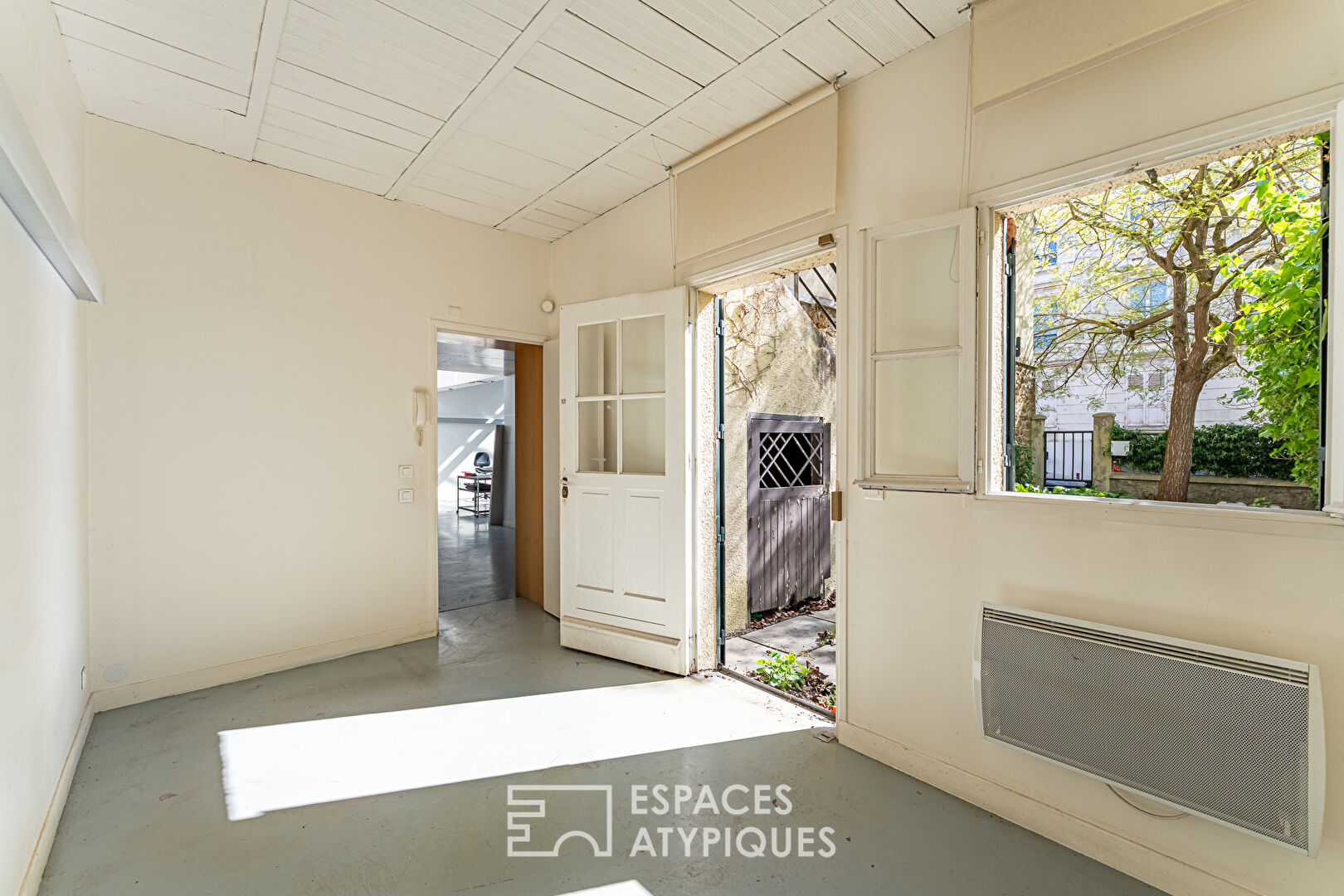 House with its exceptional loft and garden in the heart of Versailles