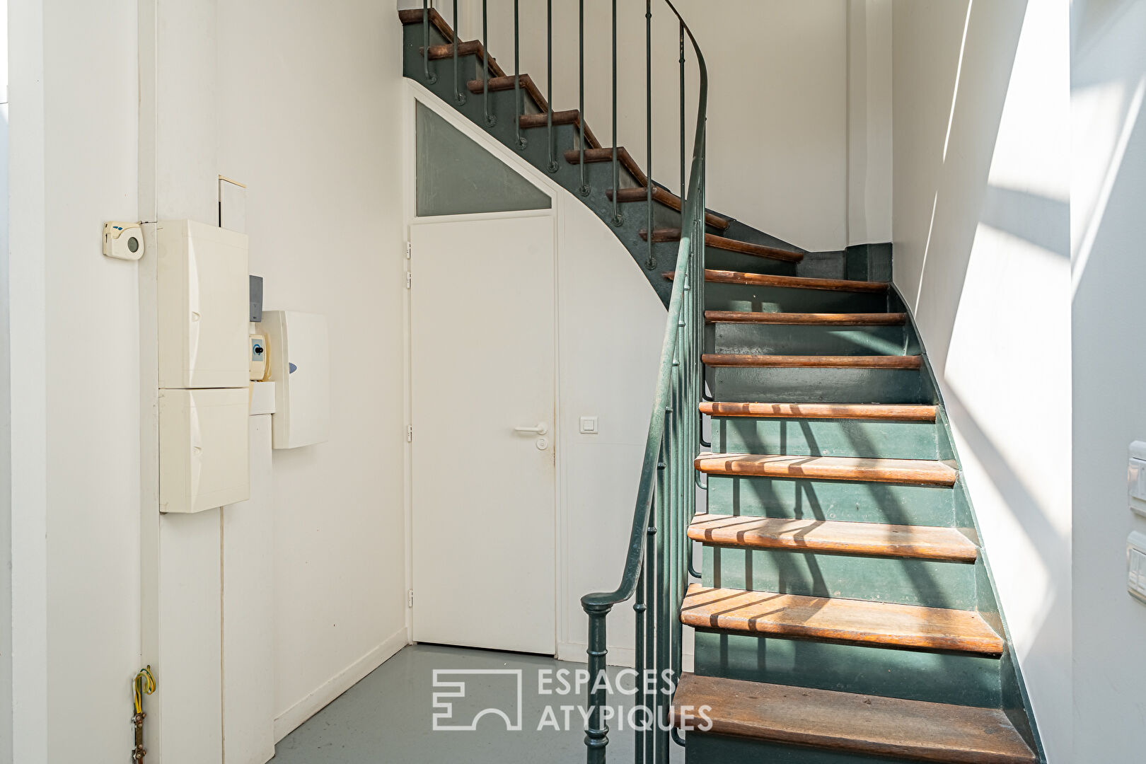 House with its exceptional loft and garden in the heart of Versailles