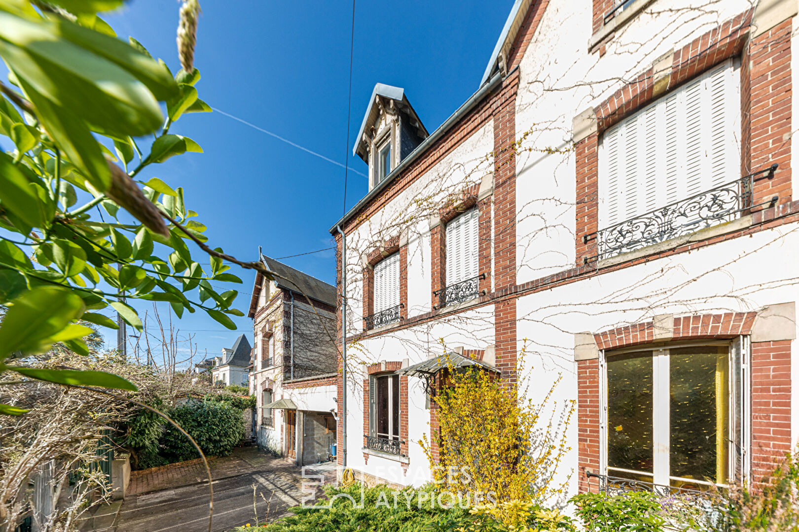 Maison familiale à réinventer dans quartier très recherché de Mantes la Jolie