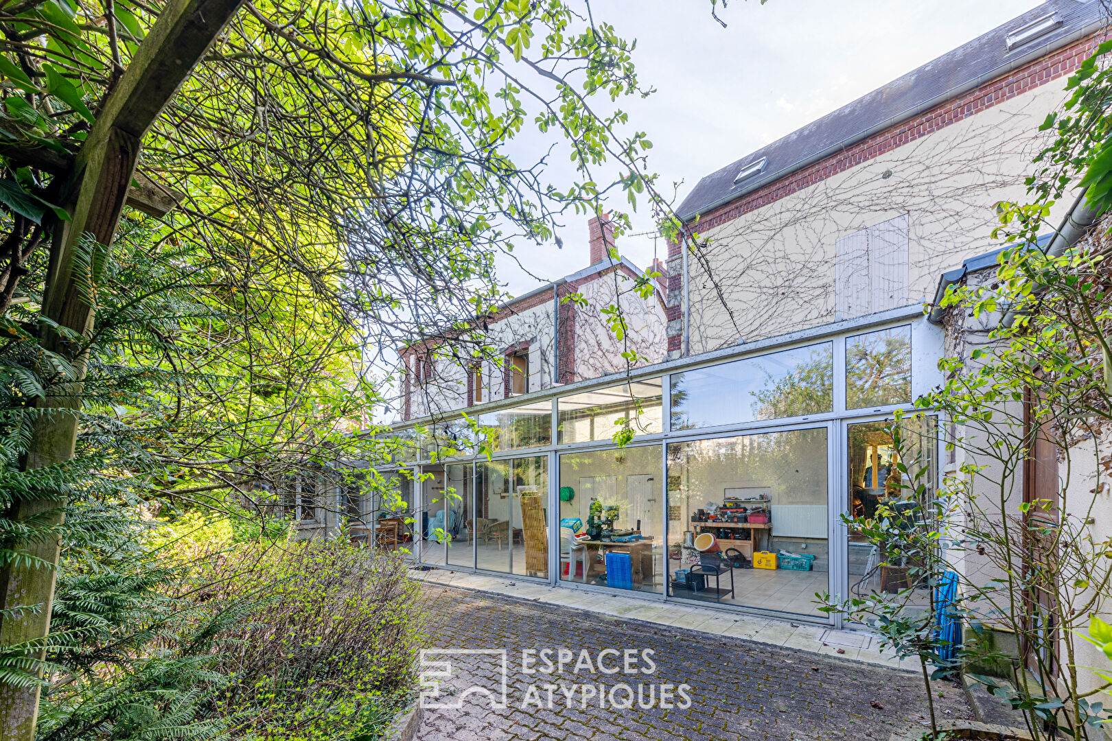 Maison familiale à réinventer dans quartier très recherché de Mantes la Jolie
