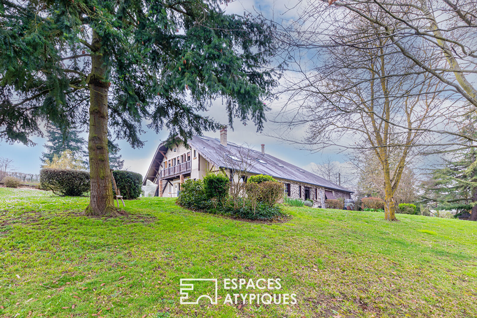 Architecture originale et fort potentiel sur l’axe Paris – Normandie