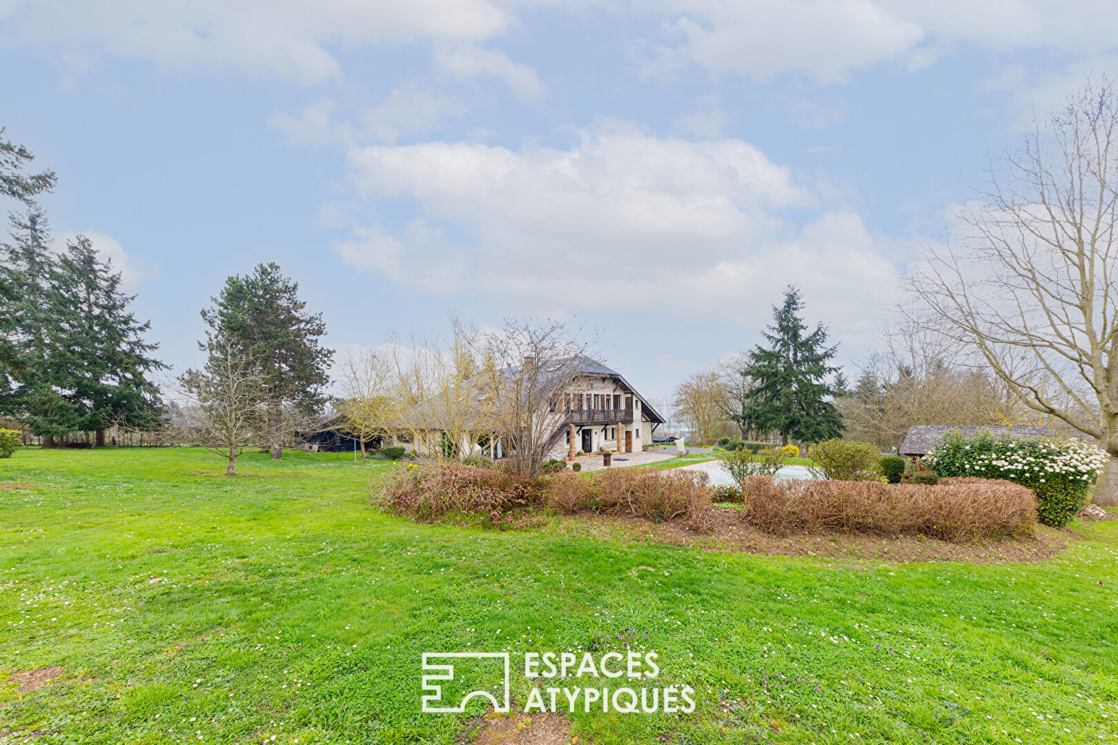 Architecture originale et fort potentiel sur l’axe Paris – Normandie