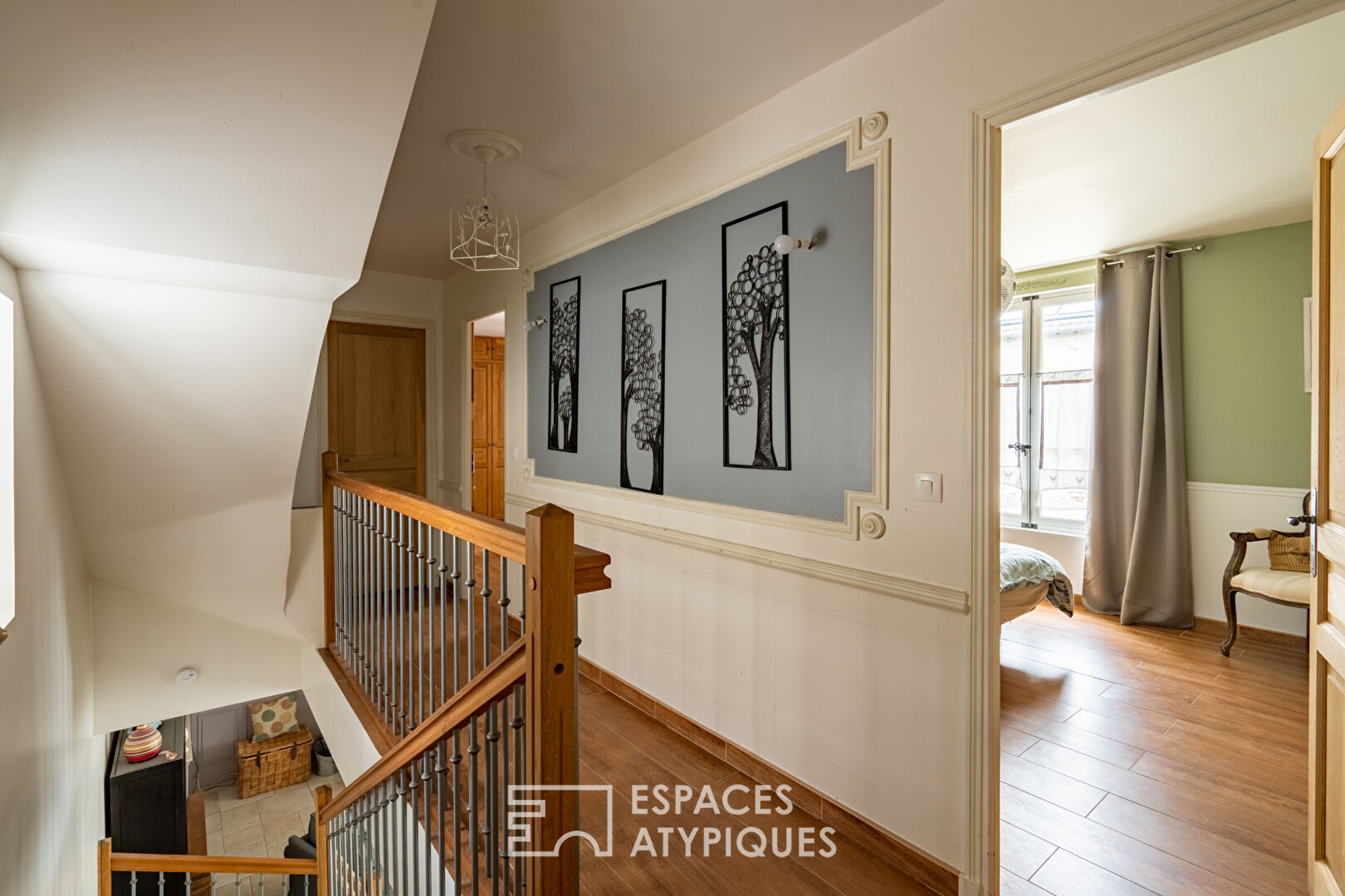 Magnifique maison de ville, entièrement rénovée, cave voûtée et grange