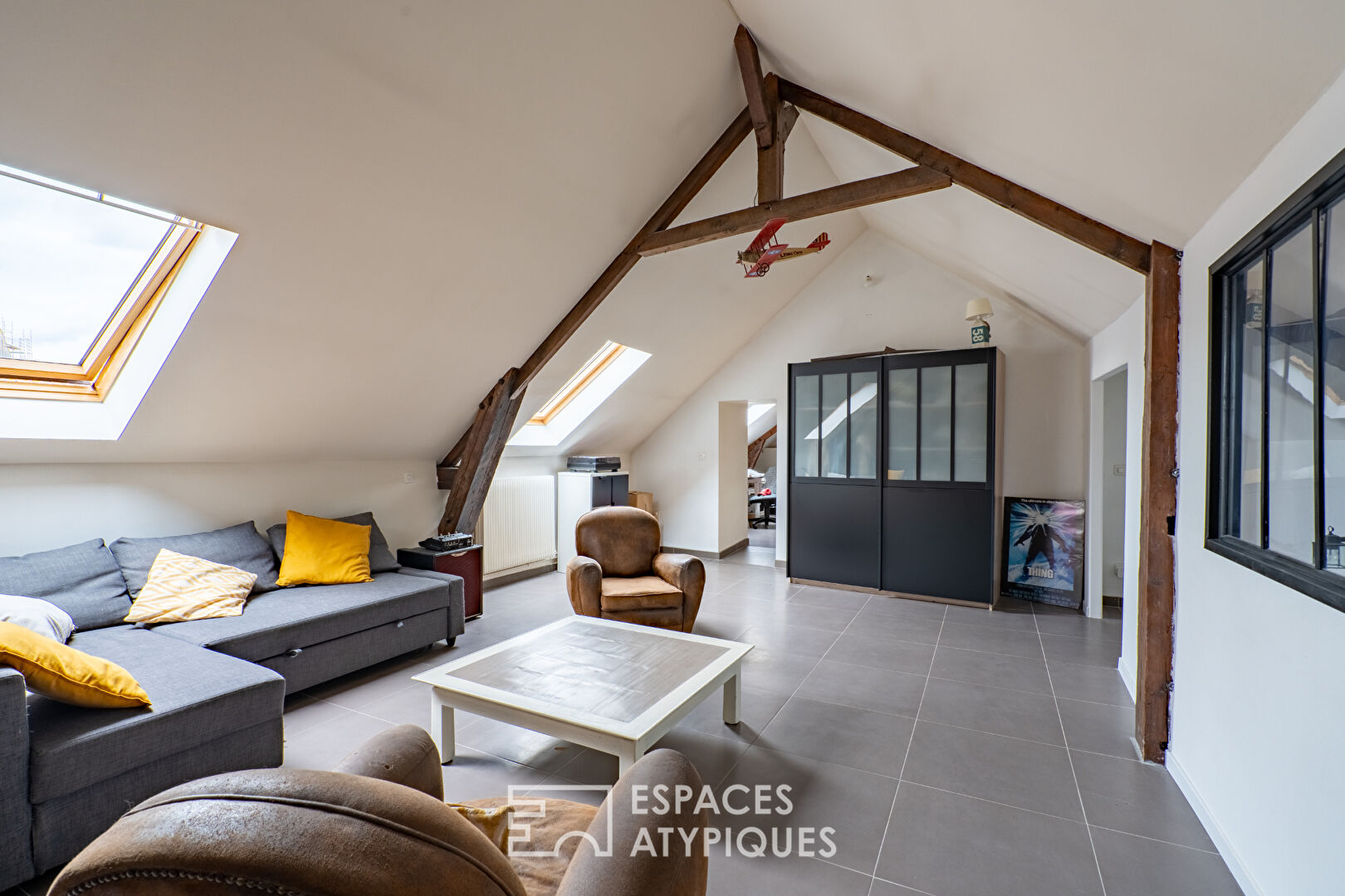 Magnifique maison de ville, entièrement rénovée, cave voûtée et grange