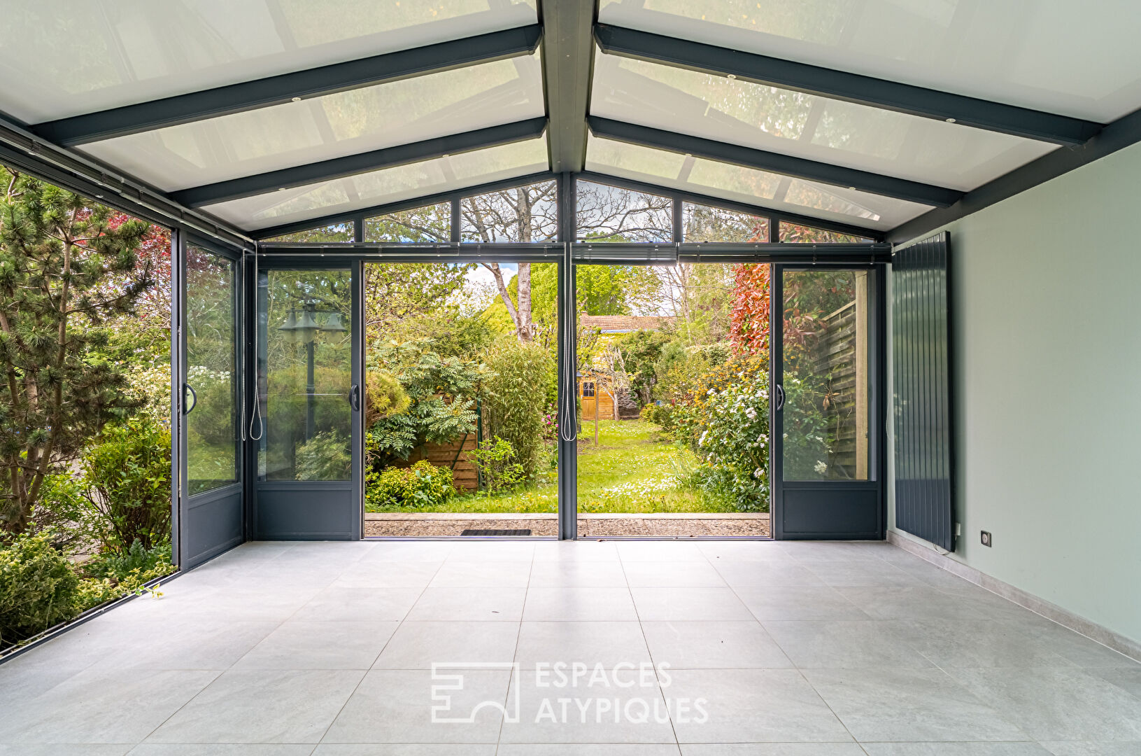 Modern townhouse with veranda and garden in the Golden Triangle of Rambouillet