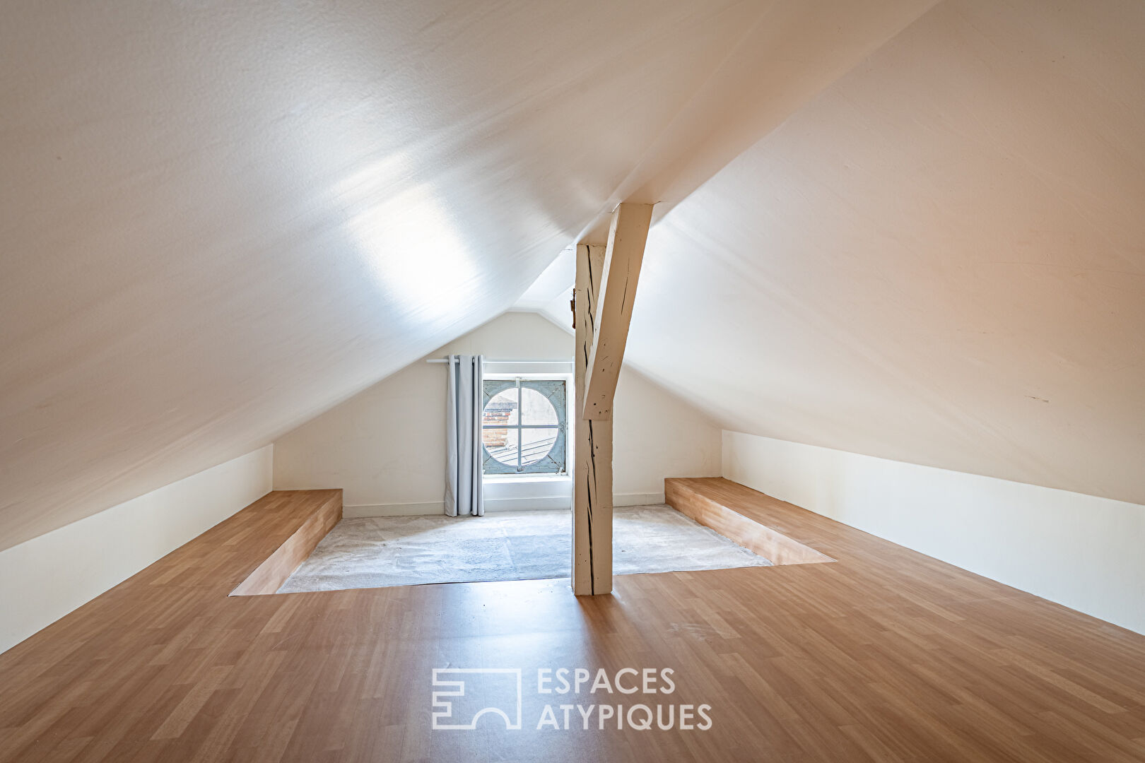 Duplex au calme dans un hôtel particulier à Versailles Rive Droite