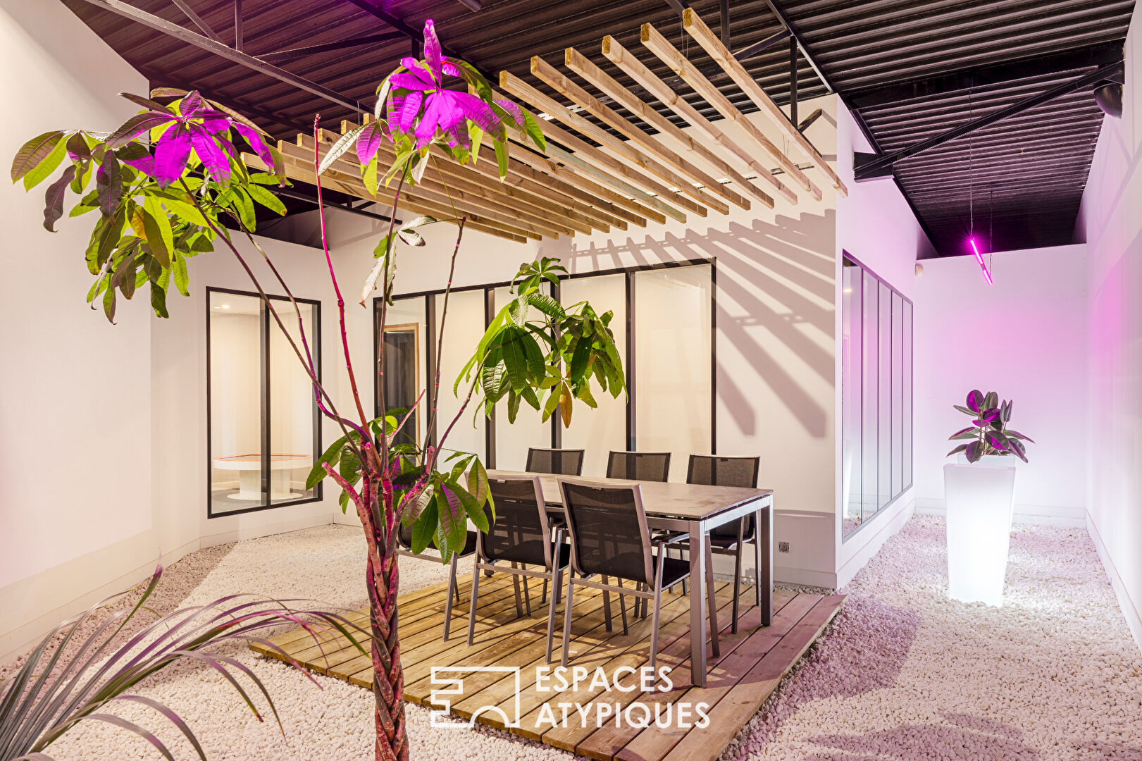 Exceptional loft of more than 500 sqm in sought-after area of Mantes la Jolie