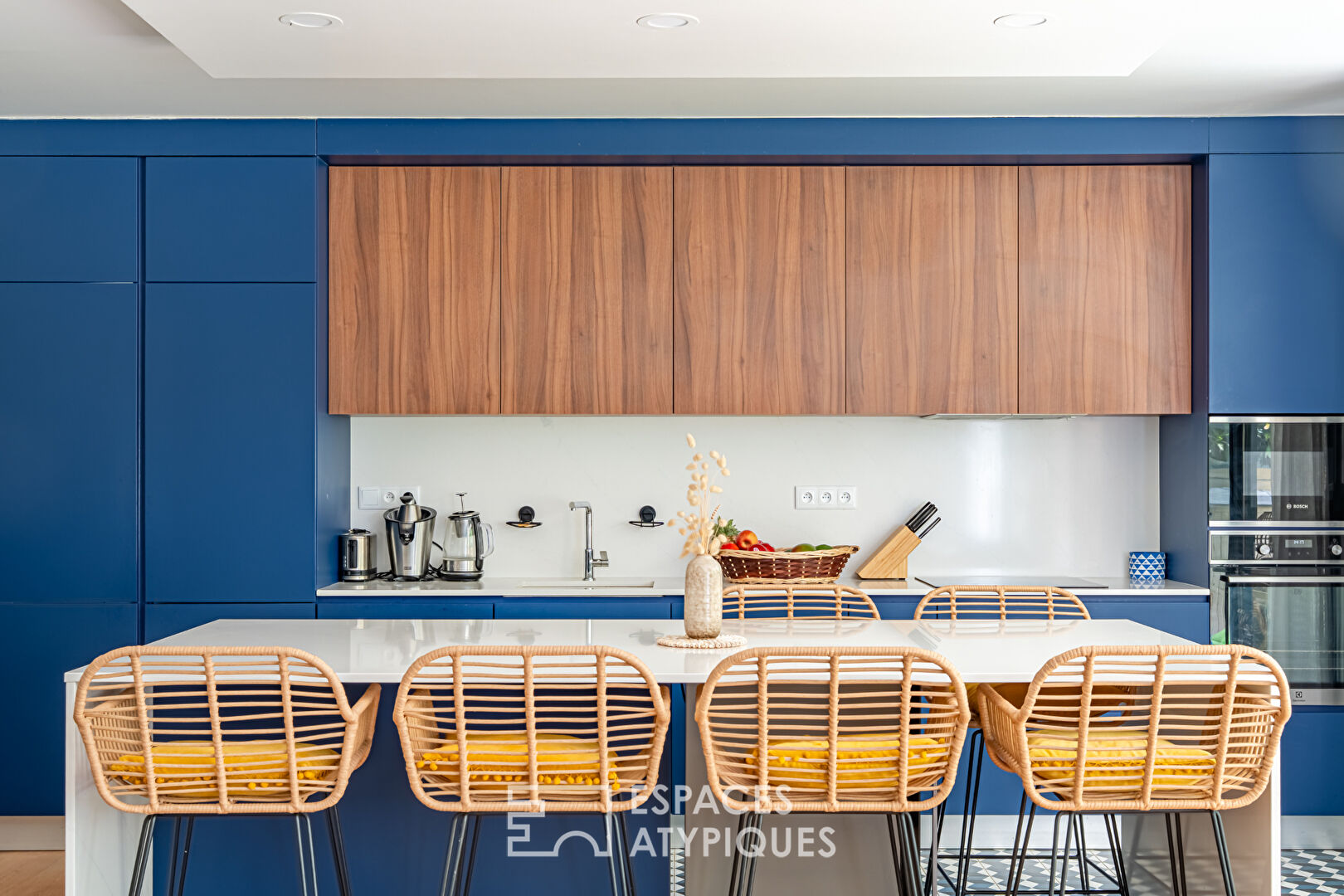 Appartement de trois chambres rénové avec goût, exposé sud avec jardinet