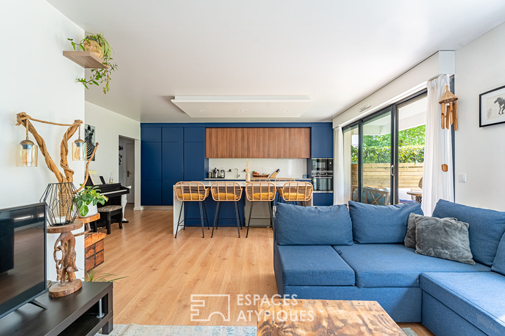 Appartement de trois chambres rénové avec goût, exposé sud avec jardinet