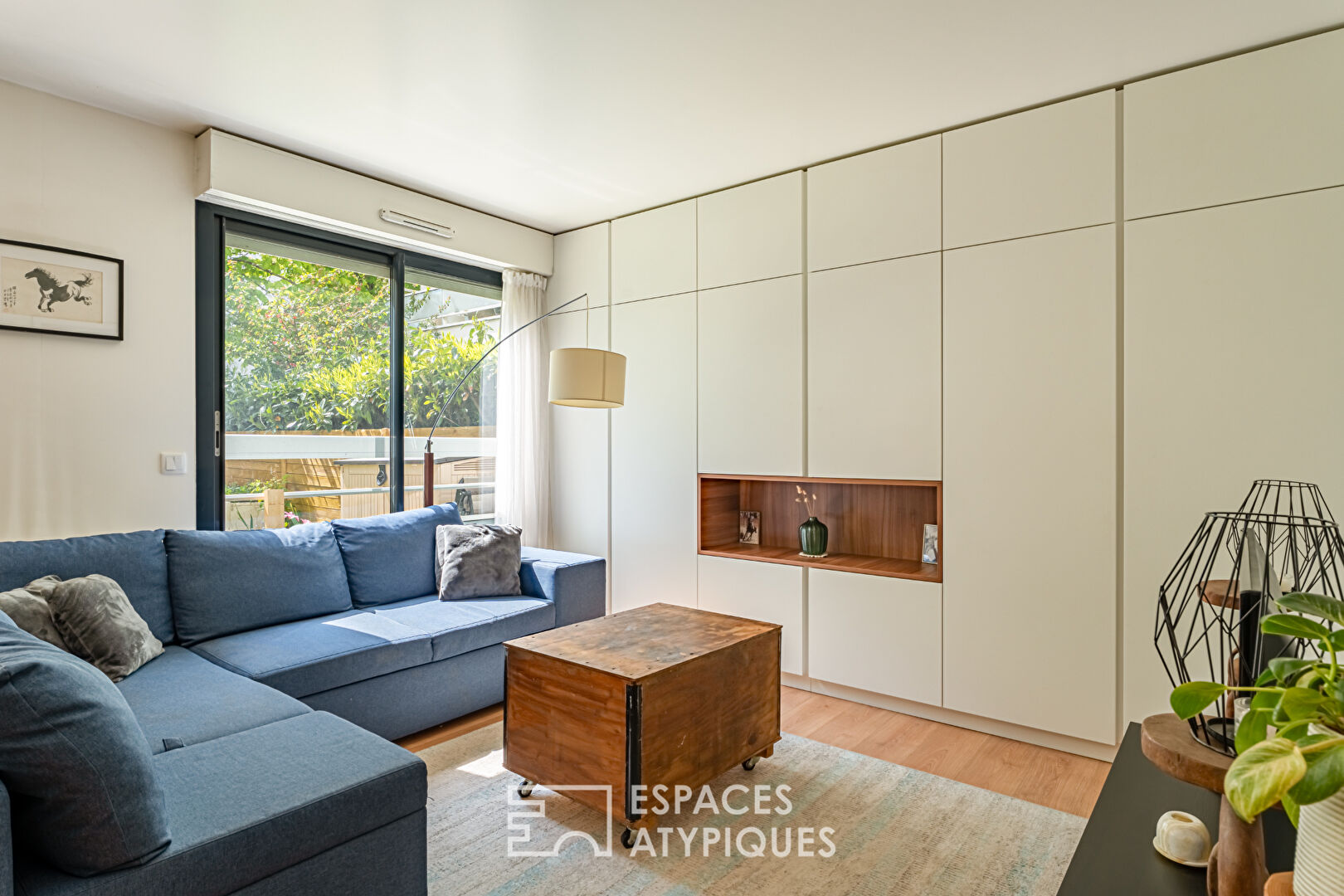 Appartement de trois chambres rénové avec goût, exposé sud avec jardinet