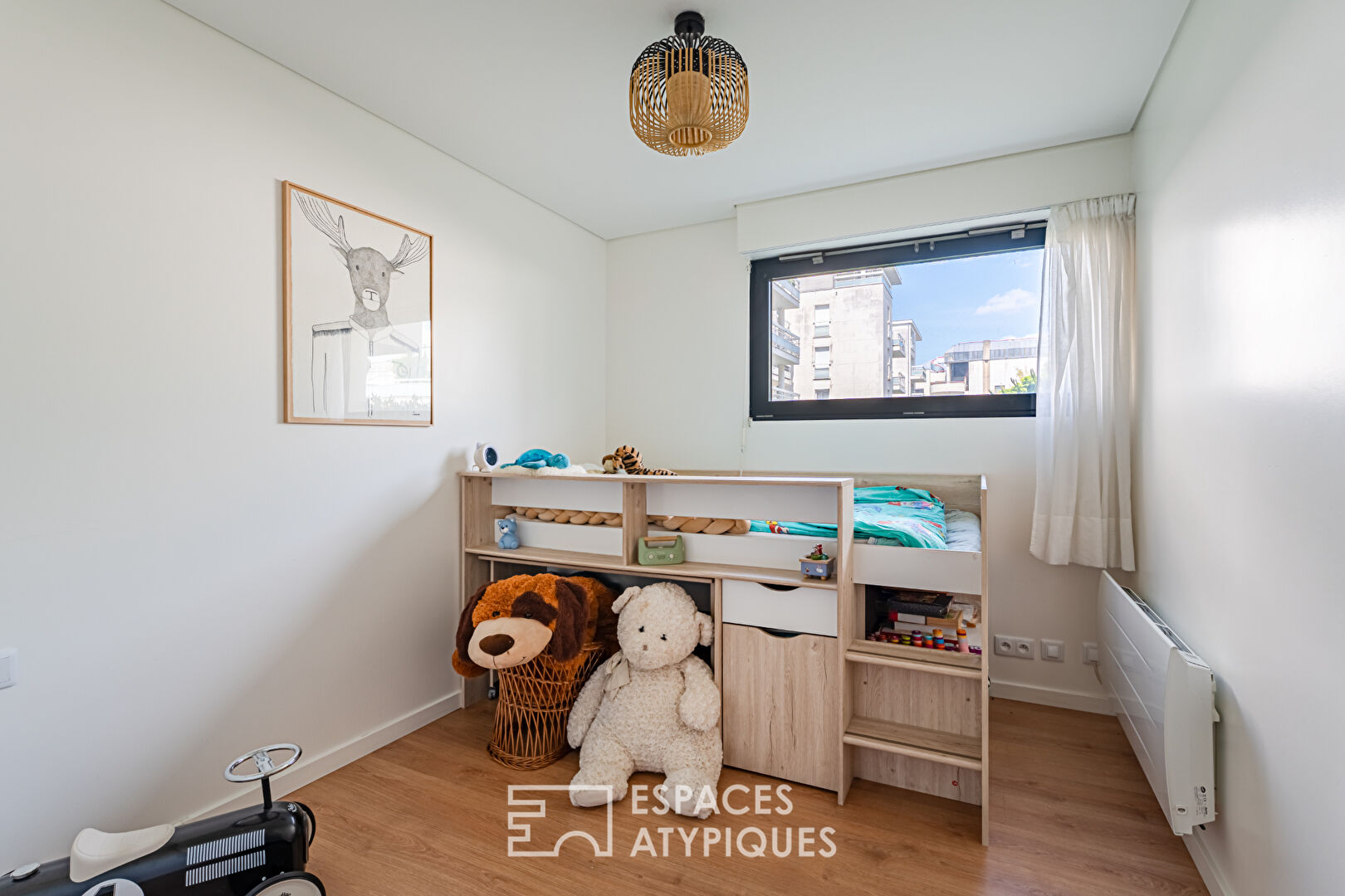 Appartement de trois chambres rénové avec goût, exposé sud avec jardinet