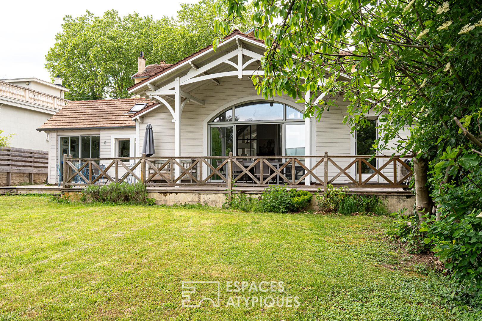 Maison d’architecte au style californien sur les bords de Seine