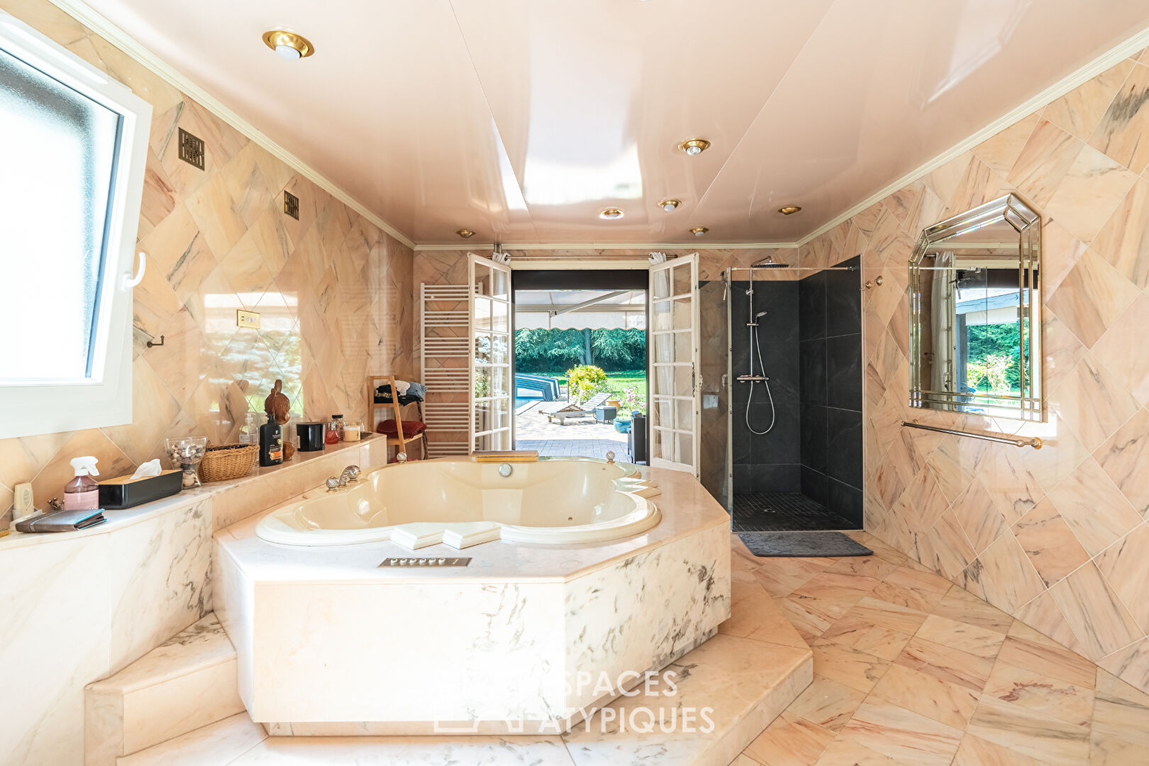 Très belle maison familiale avec piscine et jacuzzi à proximité de Clairefontaine