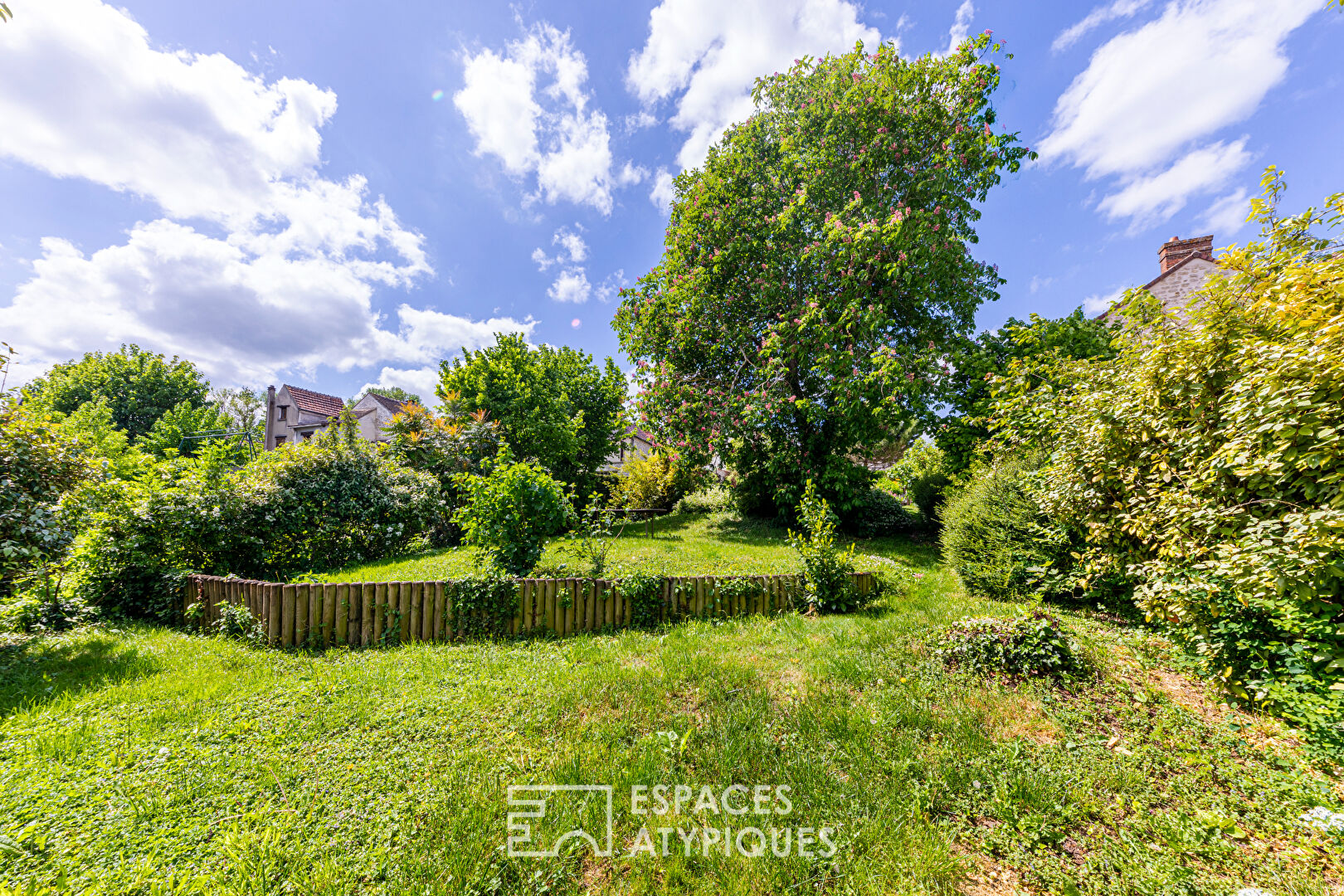 Maison en pierre, piscine, jardin bucolique et potentiel d’exception dans le Vexin
