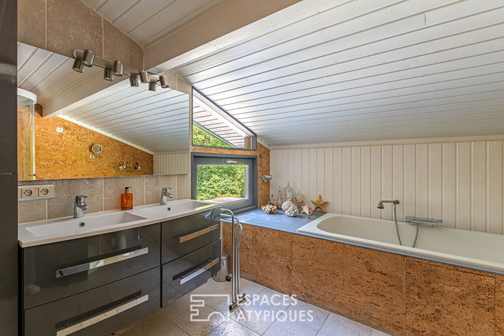 Propriété au calme dans les bois à Senlisse