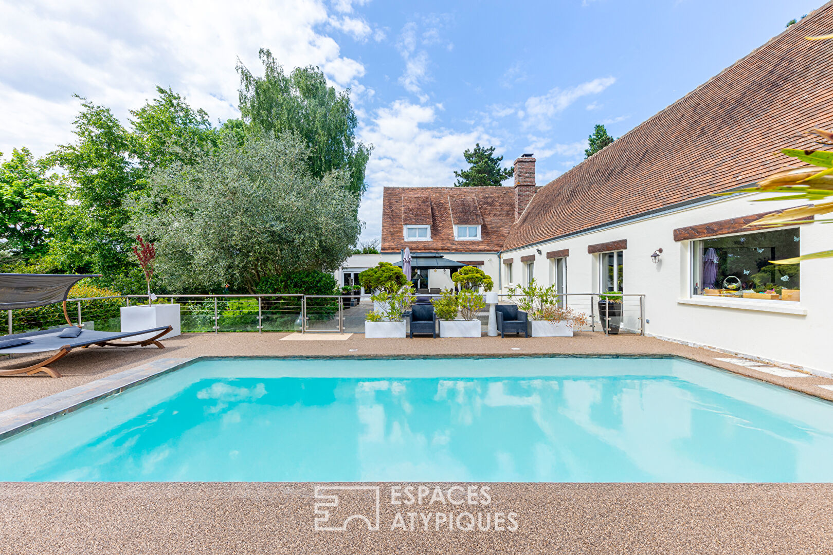 Superbe propriété ancienne rénovée avec piscine près de Thoiry