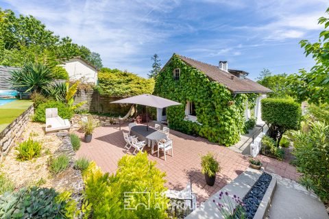 Maison de caractère avec piscine et vue à Hardricourt