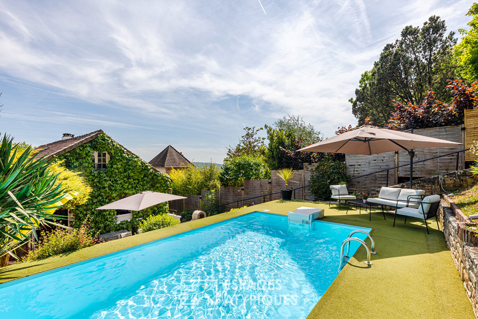 Maison de caractère avec piscine et vue à Hardricourt