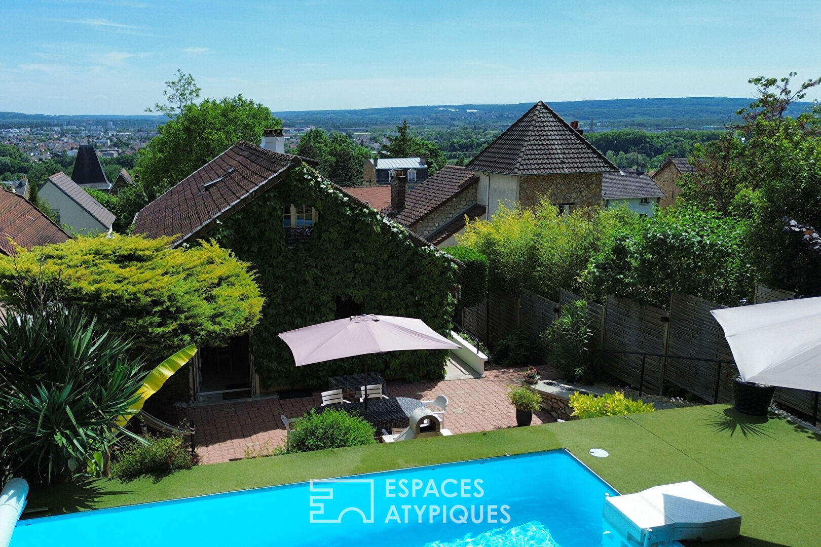 Maison de caractère avec piscine et vue à Hardricourt