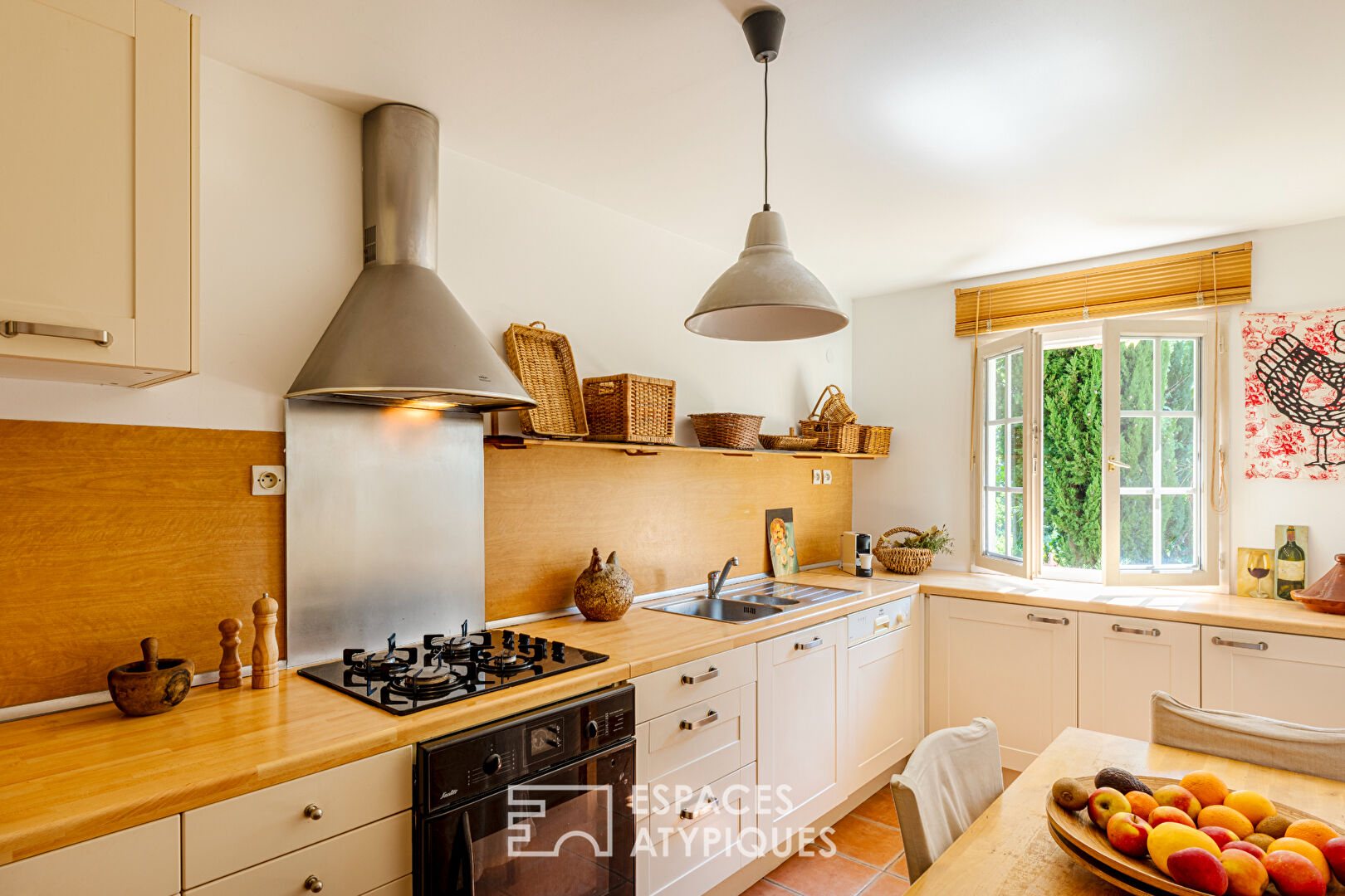A haven of peace with multiple terraces on the heights of Vaux-sur-Seine
