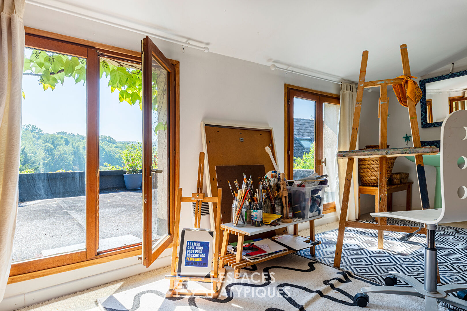 A haven of peace with multiple terraces on the heights of Vaux-sur-Seine