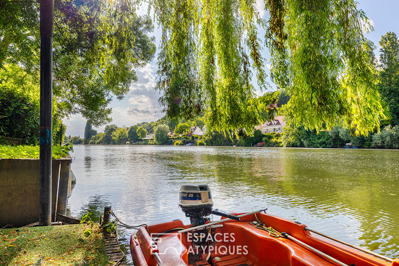 Chalet sur une île privée de la Seine à 45 min de l’Ouest de Paris