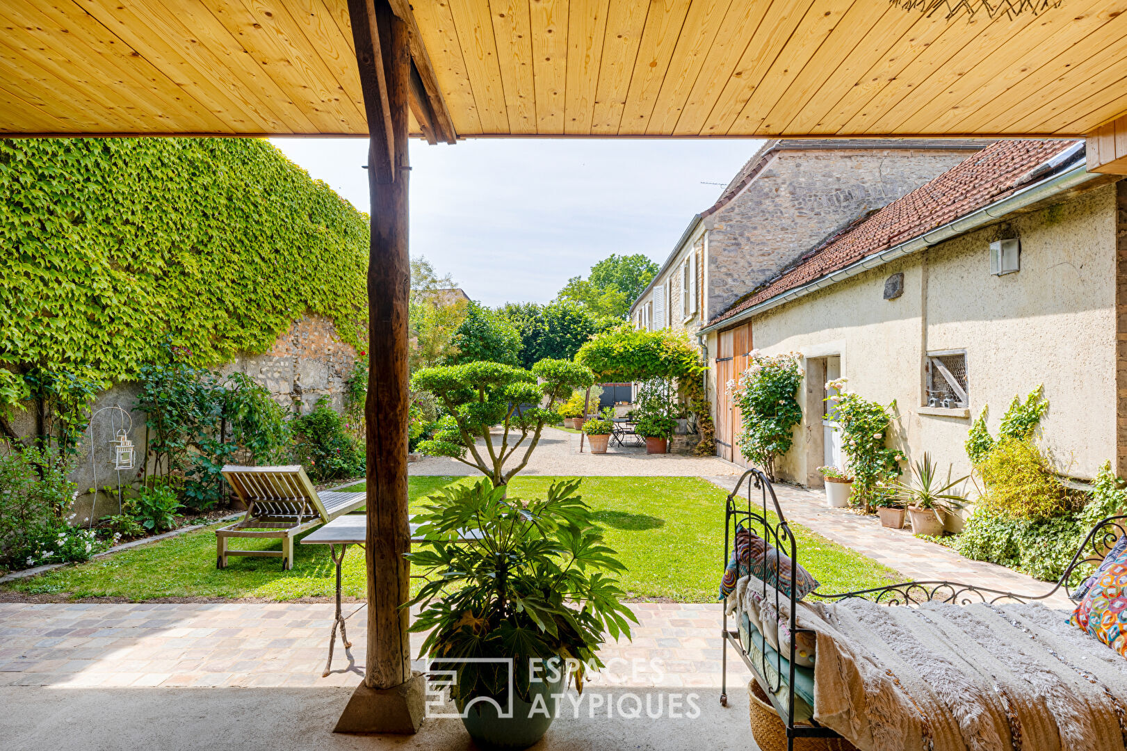 Maison de charme avec ses dépendances à Chavenay