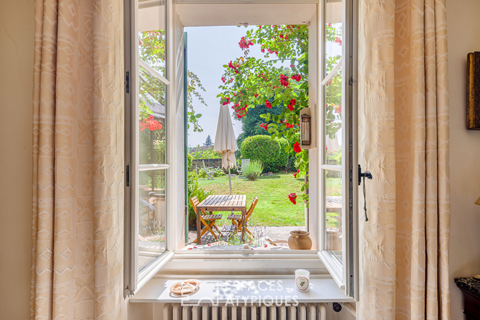 Maison de ville avec jardin, au coeur d’un village historique de la vallée de Chevreuse