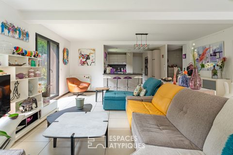 Maison contemporaine baignée de lumière  dans résidence sécurisée à Noisy-le-Roi, proche du golf