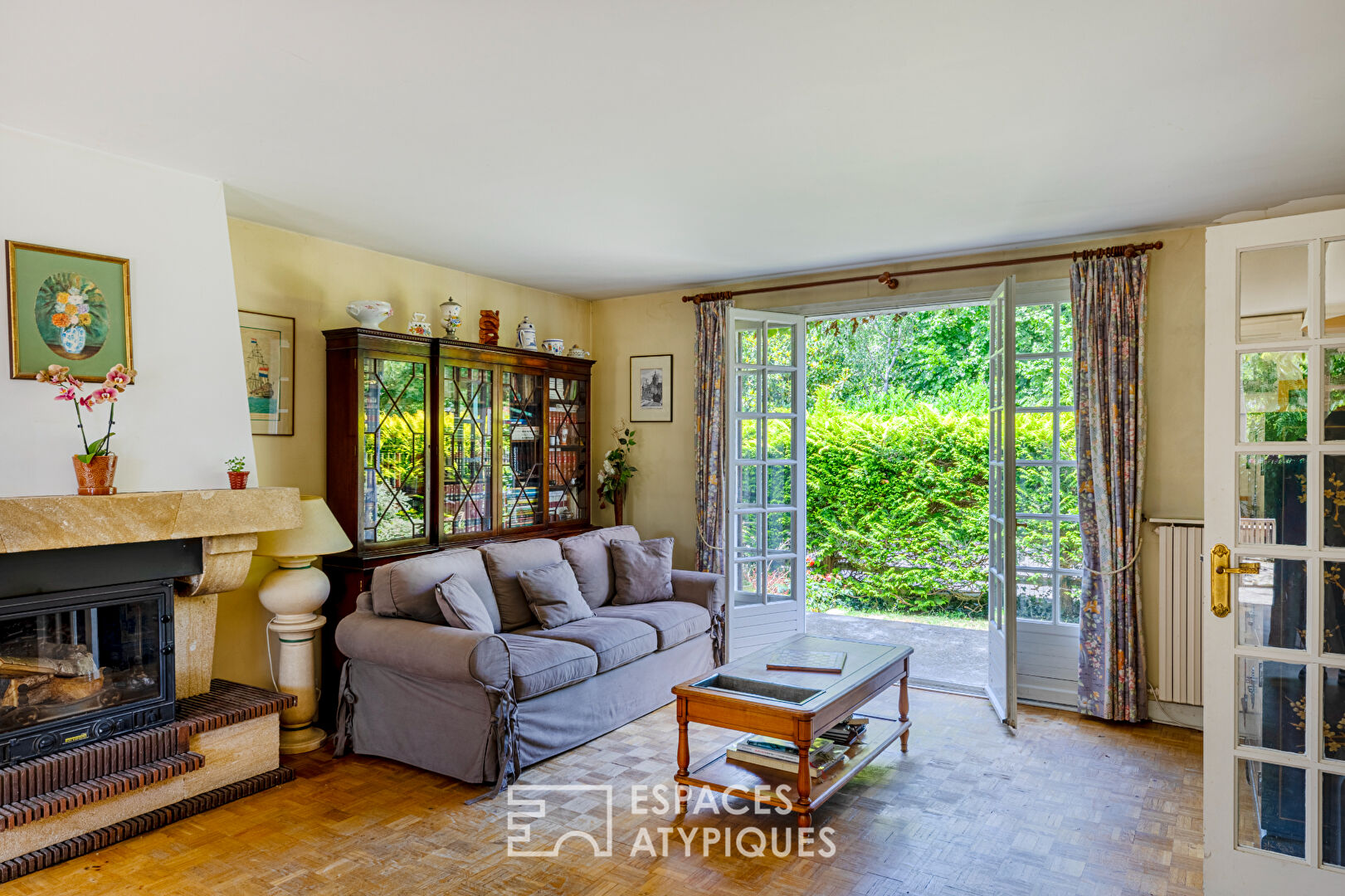 Family home with terrace and bucolic garden in absolute peace and quiet