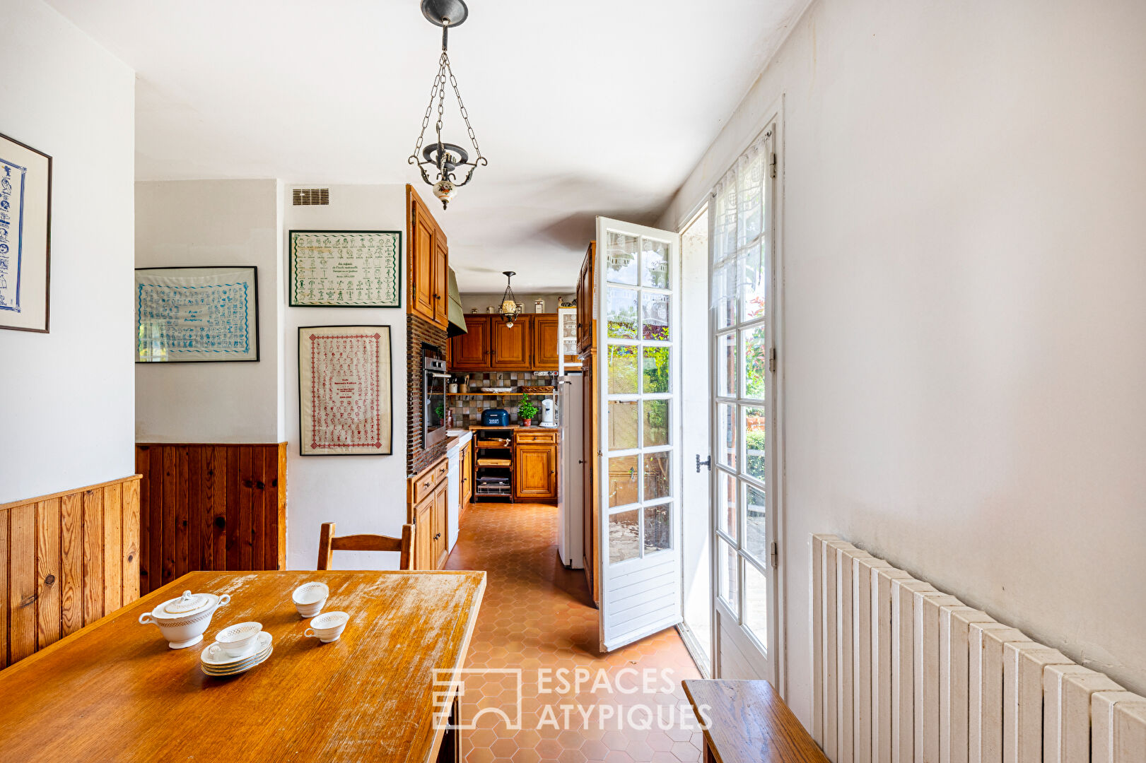 Family home with terrace and bucolic garden in absolute peace and quiet