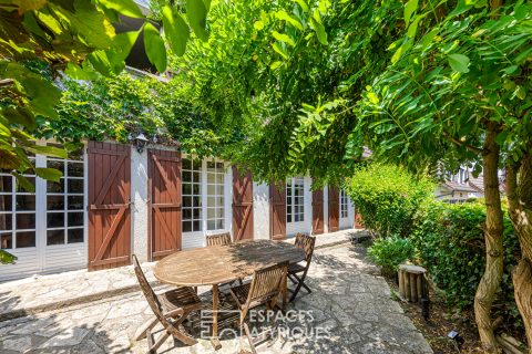 Family home with terrace and bucolic garden in absolute peace and quiet