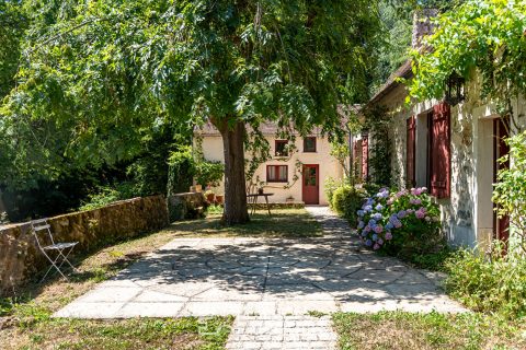 The Authentic Red House, old-world charm in the heart of nature
