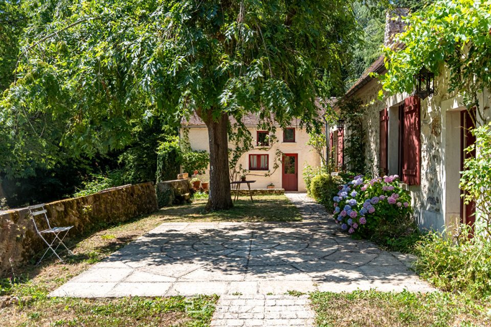 L'Authentique La maison Rouge, un charme d'antan en pleine nature