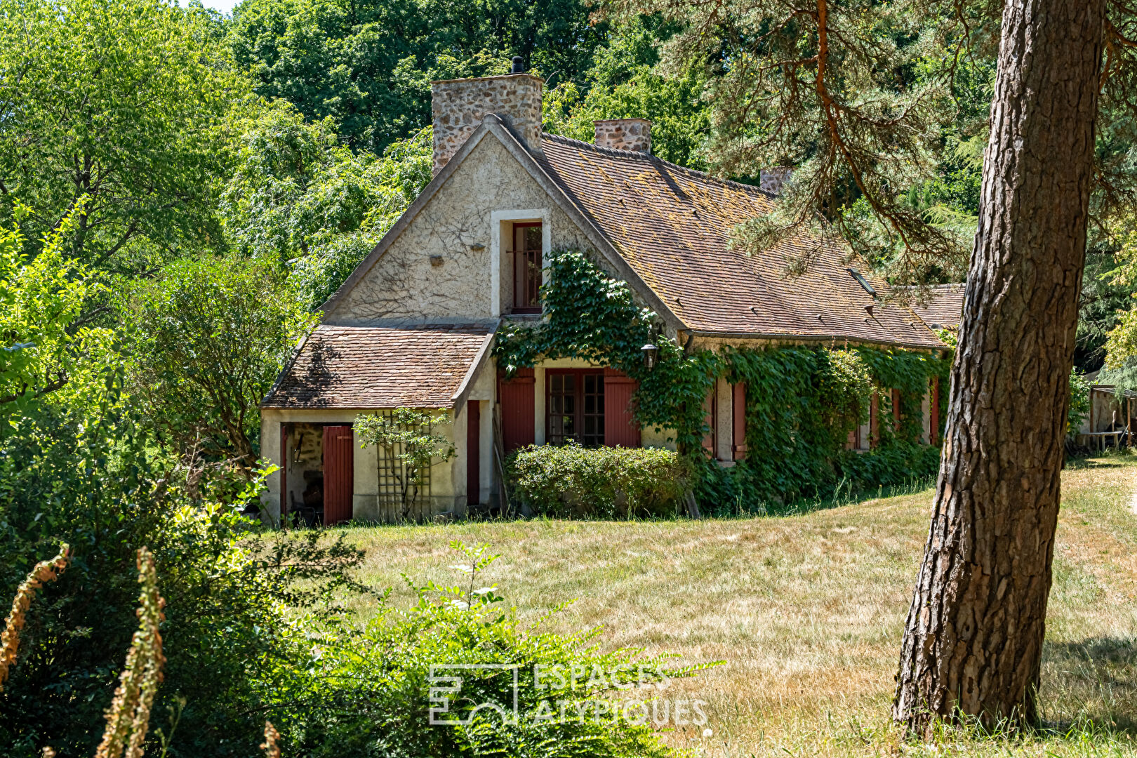 The Authentic Red House, old-world charm in the heart of nature
