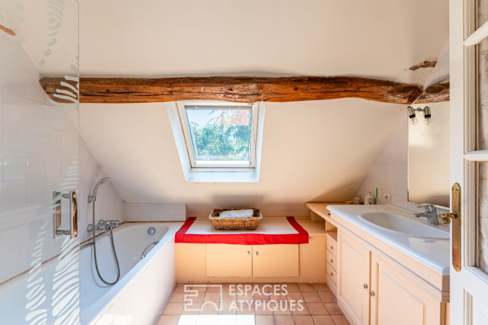 The Authentic Red House, old-world charm in the heart of nature