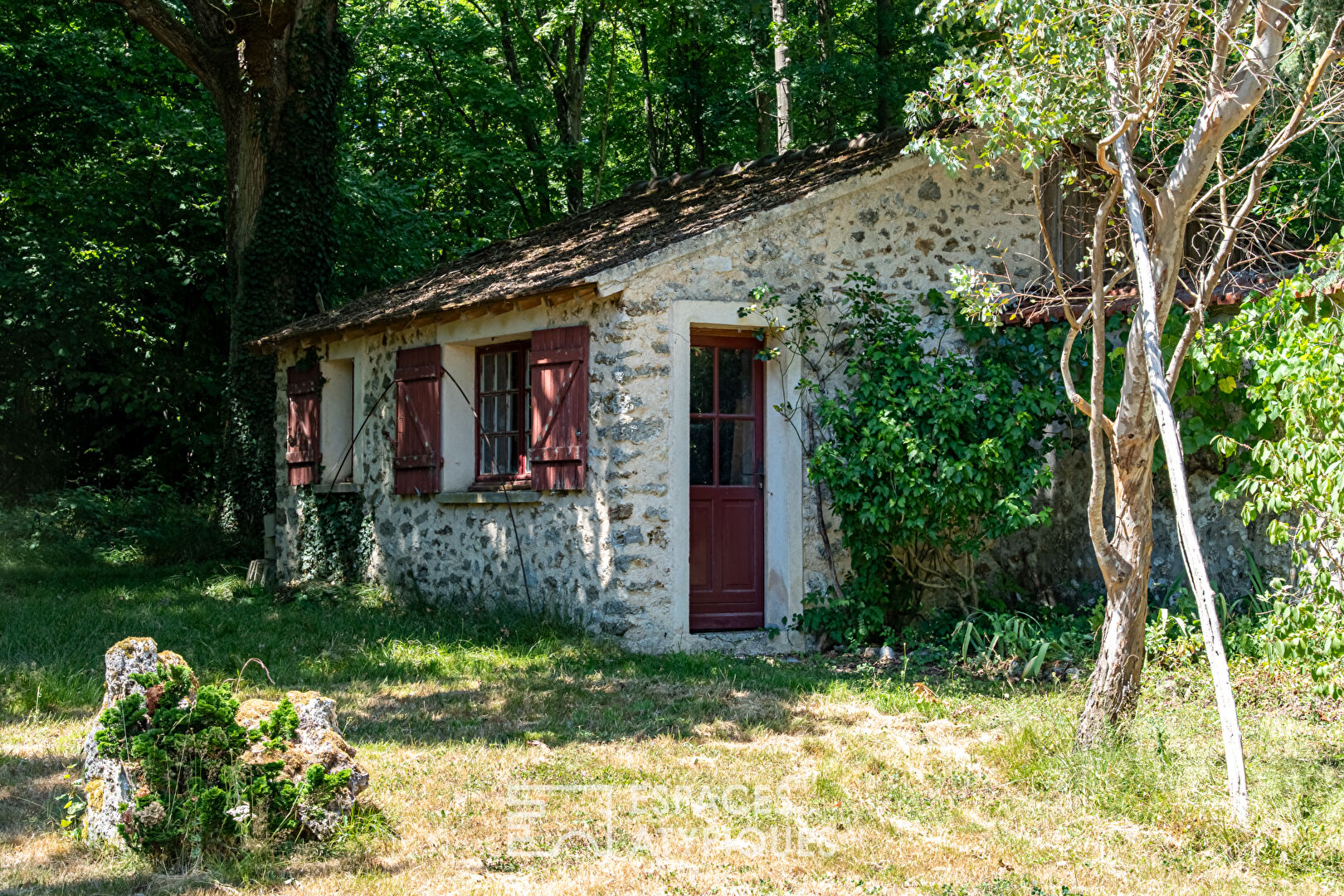 The Authentic Red House, old-world charm in the heart of nature