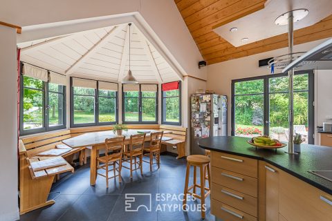 Bright architect-designed house in a green setting in Thiverval-Grignon