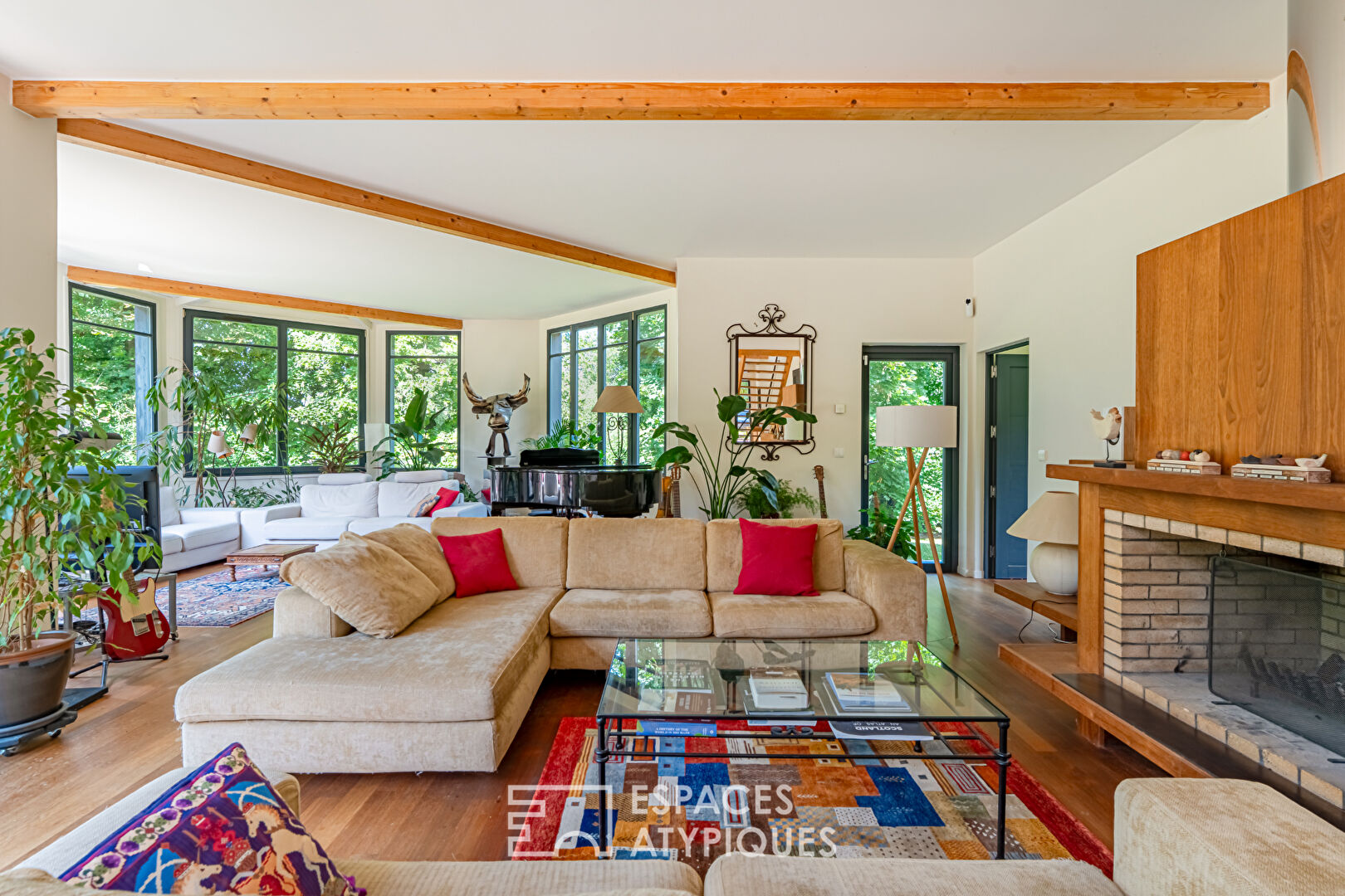 Bright architect-designed house in a green setting in Thiverval-Grignon