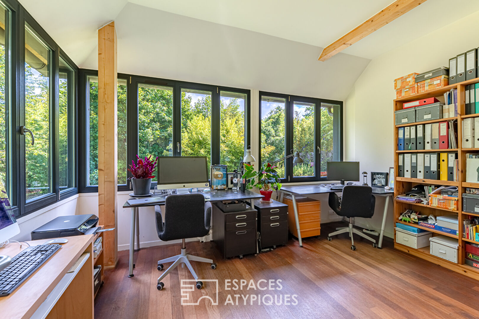Bright architect-designed house in a green setting in Thiverval-Grignon