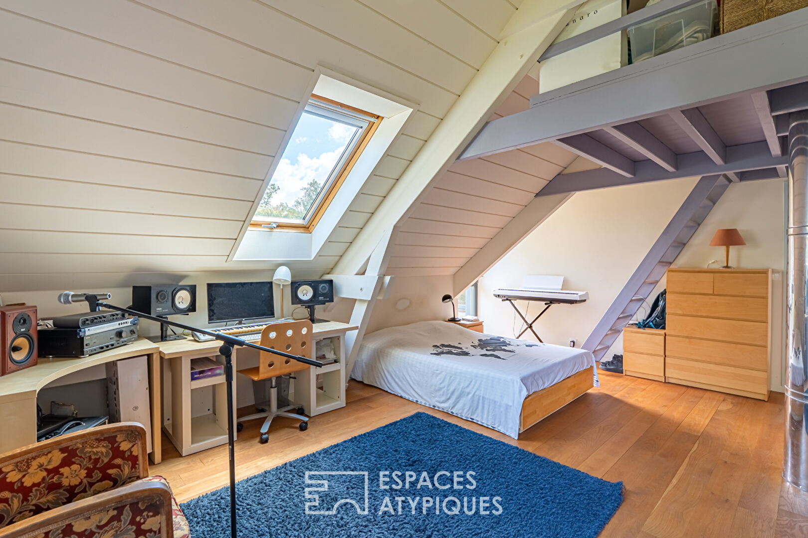 Bright architect-designed house in a green setting in Thiverval-Grignon