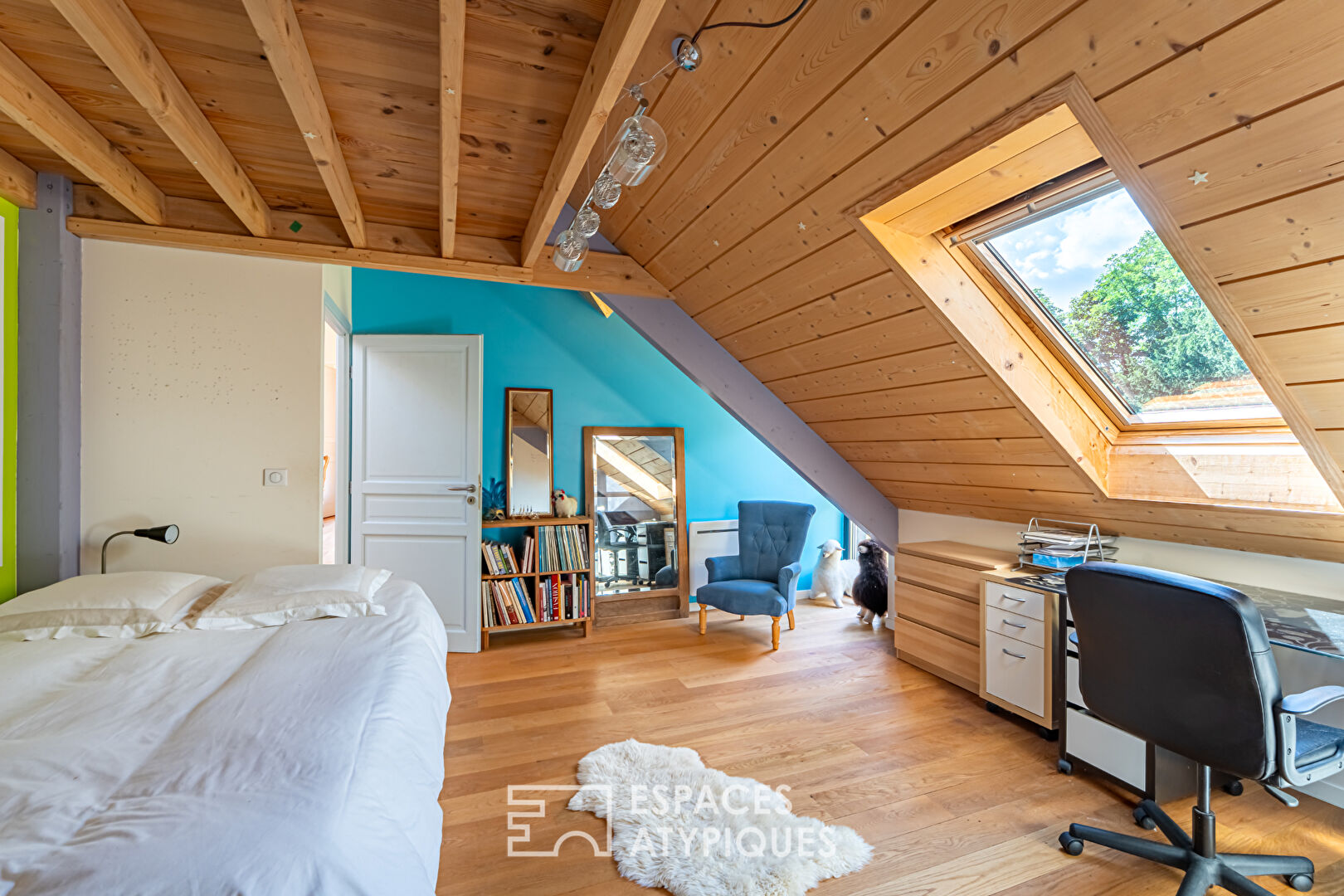 Bright architect-designed house in a green setting in Thiverval-Grignon