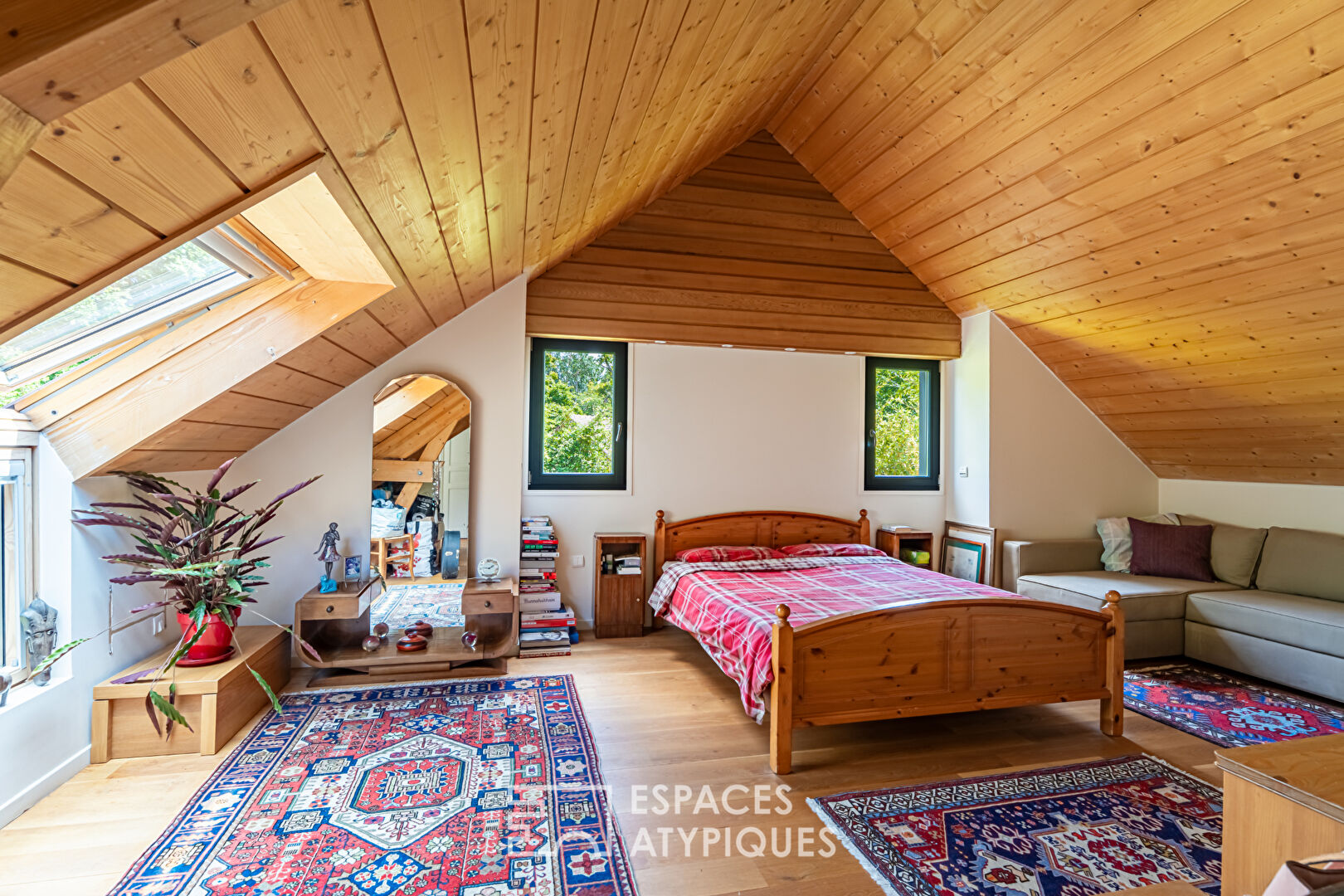 Bright architect-designed house in a green setting in Thiverval-Grignon
