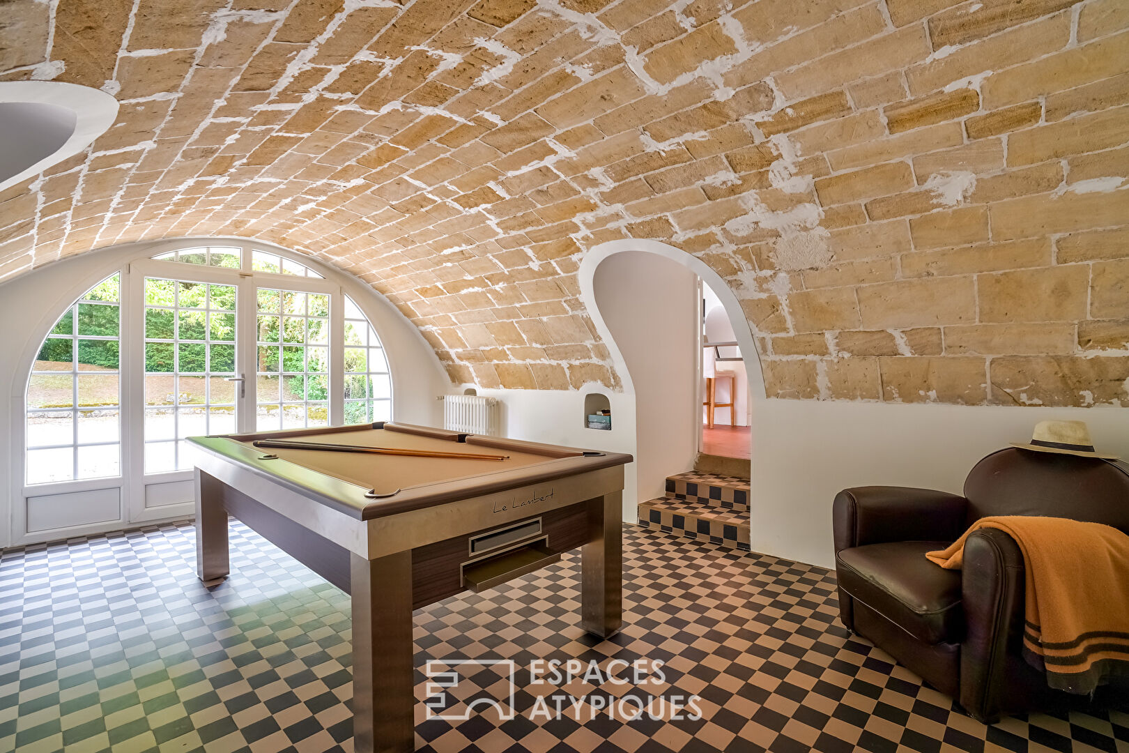 Old-world charm, exceptional comfort? Character house with swimming pool and dovecote