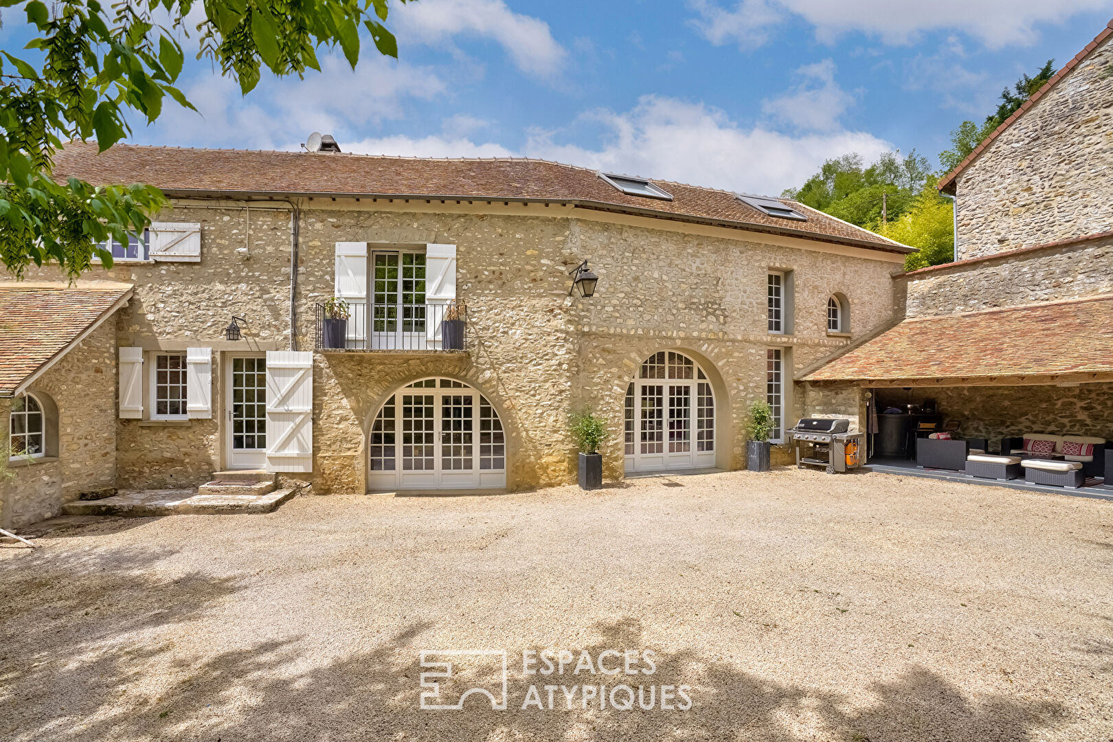 Old-world charm, exceptional comfort? Character house with swimming pool and dovecote